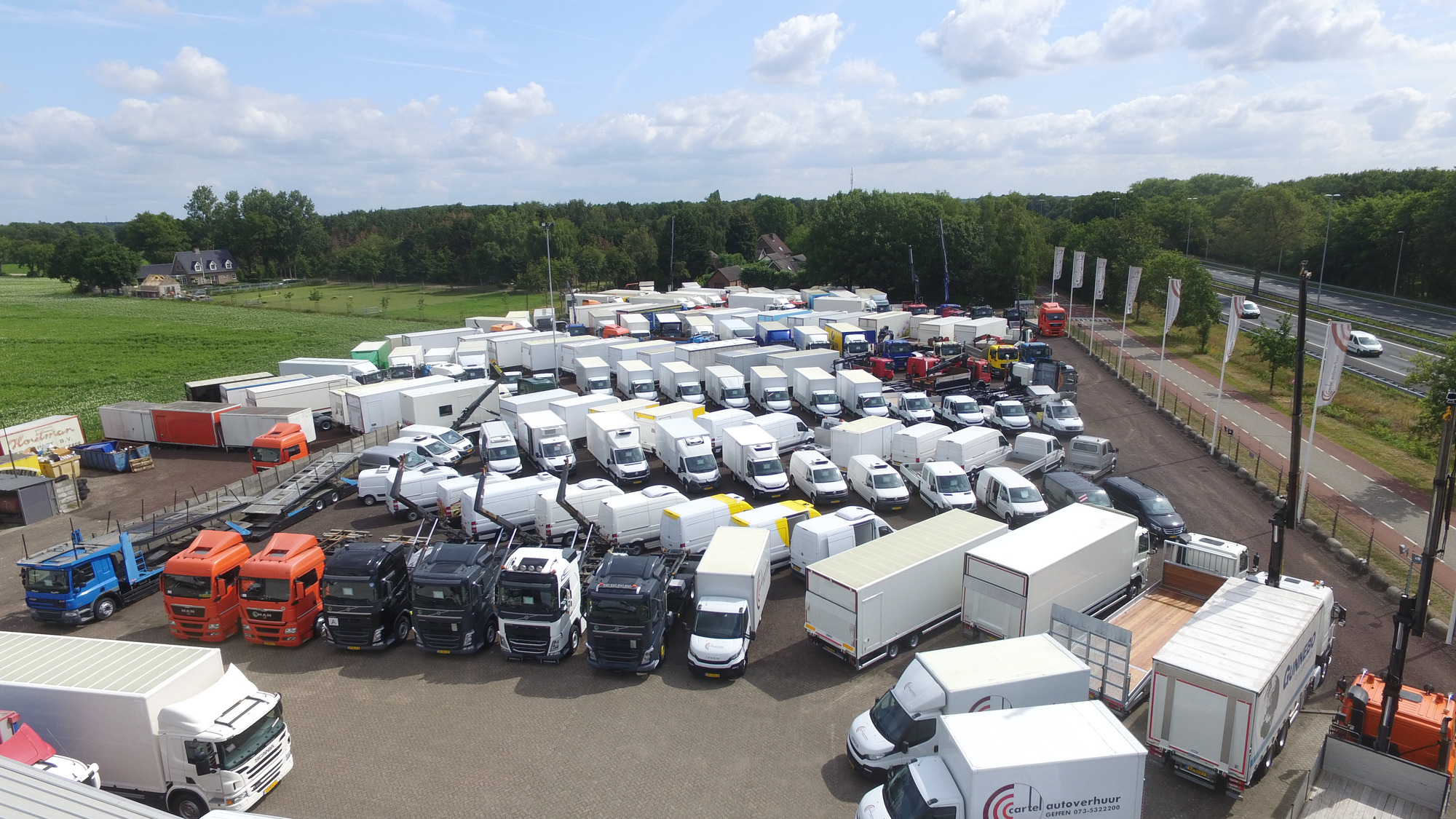 COPPENS TRUCKS BV - Cabezas tractoras undefined: foto 2