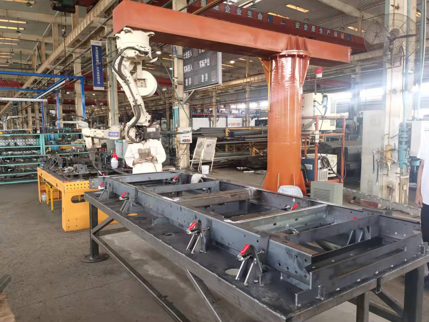 XIAMEN JUSTSUN INTELLIGENT EQUIPMENT CO., LTD - Maquinaria de construcción - 8x4, Euro 2, 4-eje undefined: foto 1