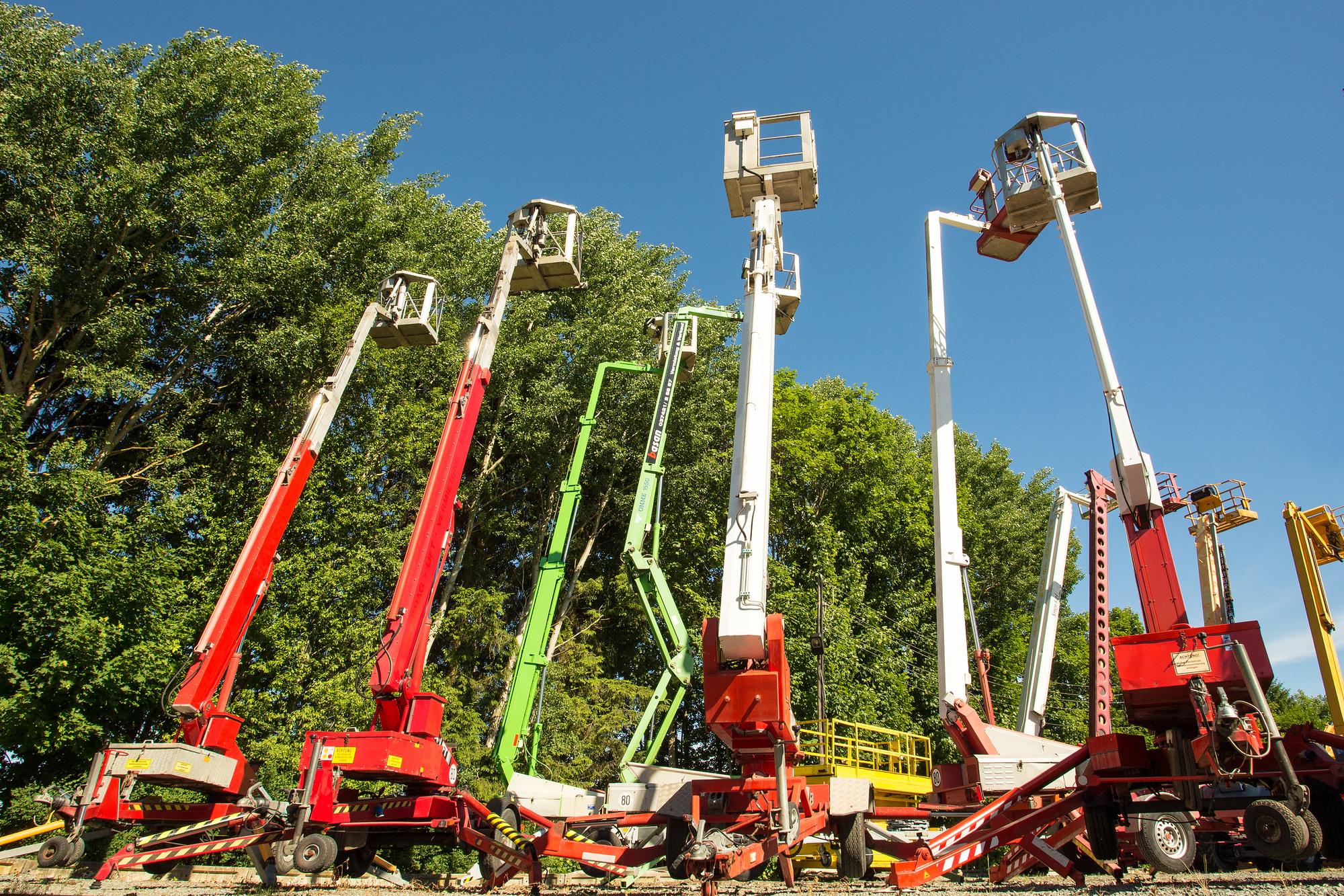 BASAN GmbH - Camiones MERCEDES-BENZ - diésel, grúa para camión, caja de cambios: manual undefined: foto 2