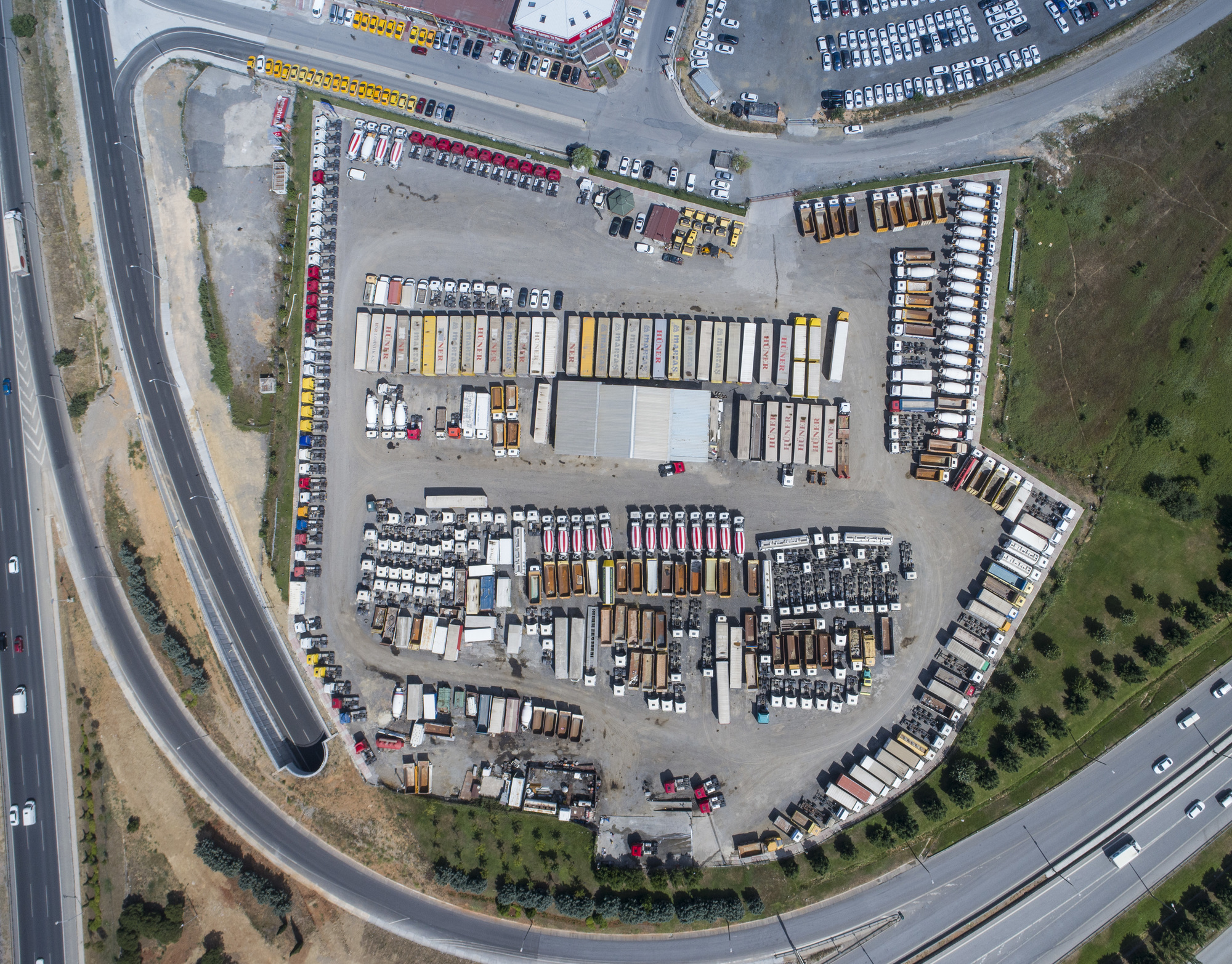 ERCAL TRUCKS - Equipos de apoyo en tierra undefined: foto 2