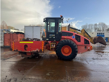 Compactador CATERPILLAR