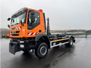 Camión multibasculante IVECO Trakker