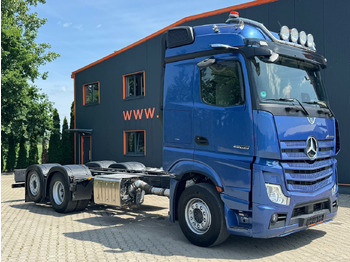 Camión chasis MERCEDES-BENZ Actros