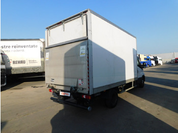 Furgoneta caja cerrada Iveco 35c16h30: foto 3