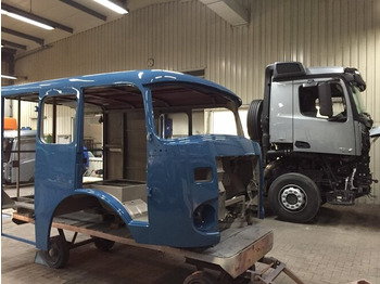 Camión portavehículos Mercedes-Benz - LP710/32 LF16V LP710/32, Autotransporter: foto 2 Camión portavehículos Mercedes-Benz - LP710/32 LF16V LP710/32, Autotransporter: foto 2