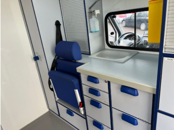Ambulancia Mercedes-Benz Sprinter 313 CDI 4x2 Sprinter 313 CDI 4x2, Rettungswagen: foto 4