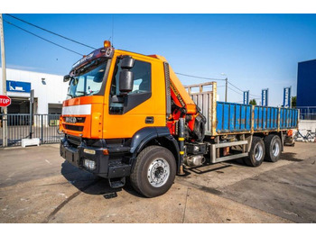 Camión caja abierta IVECO Trakker