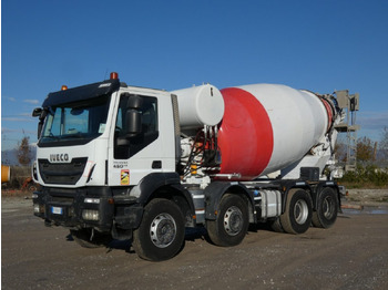 Camión hormigonera IVECO Trakker