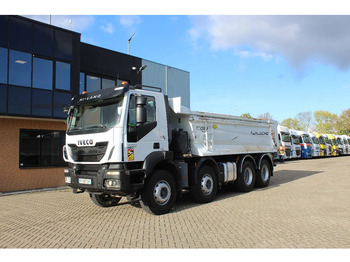 Camión volquete IVECO Trakker