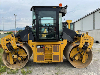 Apisonadora de asfalto CATERPILLAR