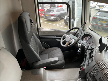 Camión caja cerrada DAF CF 260 FA / 18 Ton / 166 dkm / Box 7.5 m / Laadklep / APK 05-25: foto 3