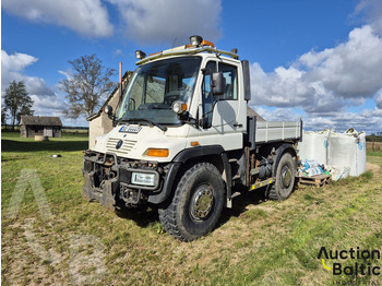 Camión volquete UNIMOG U400