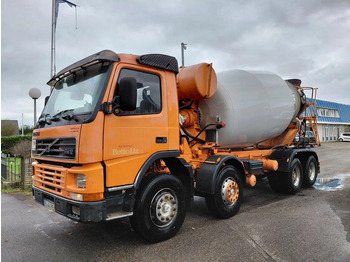 Camión hormigonera VOLVO FM12