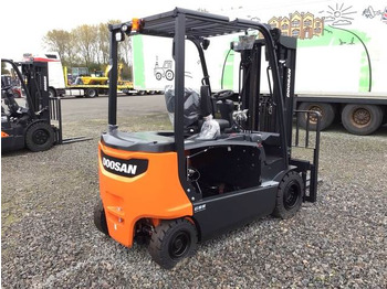 Leasing de  Doosan B30X-7 PLUS Doosan B30X-7 PLUS: foto 3