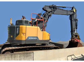 Excavadora VOLVO ECR235