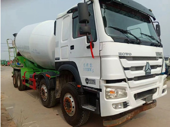 Camión hormigonera Sinotruk HOWO 8*4 Concrete mixer truck: foto 2