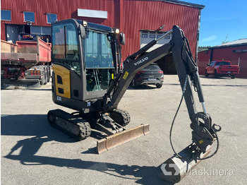 Excavadora de cadenas Grävmaskin Volvo EC18D med maskintrailer och redskap: foto 4