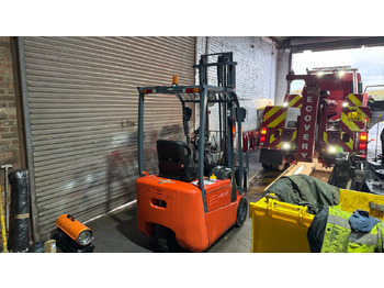 Carretilla elevadora eléctrica HELI FB315: foto 4 Carretilla elevadora eléctrica HELI FB315: foto 4