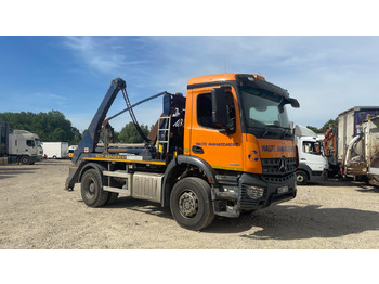 Camión portacontenedor de cadenas MERCEDES-BENZ Arocs
