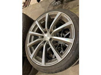 Neumáticos y llantas PIRELLI