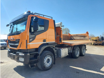 Camión volquete IVECO