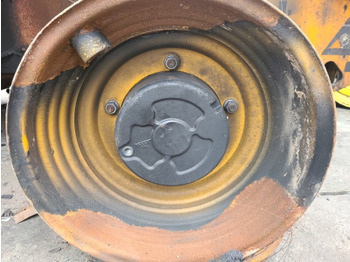 Eje posterior JCB