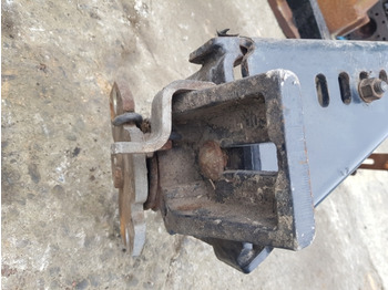 Guardabarros New Holland Case T6, T7, T6000, Maxxum Ser Front Mudguard Bracket Kit 47444870: foto 5