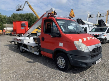 Camión con plataforma elevadora IVECO Daily