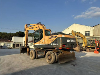 Excavadora de ruedas HYUNDAI