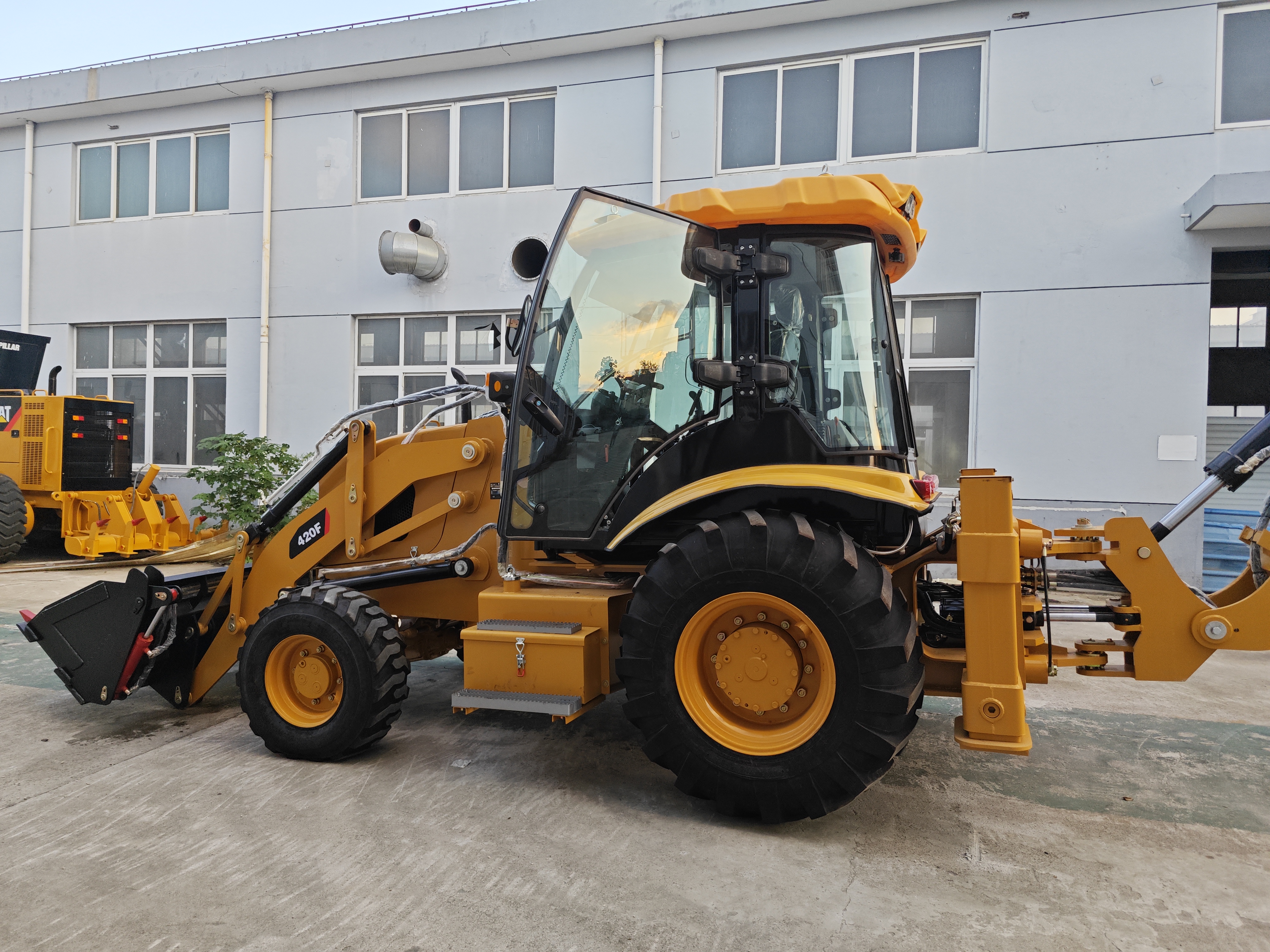 Retroexcavadora CATERPILLAR 420F