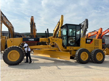 Grader CATERPILLAR 140H