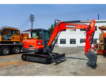 Miniexcavadora DOOSAN DH55