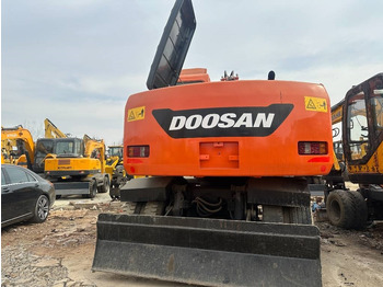 Excavadora de ruedas Doosan DX 150W -9: foto 2