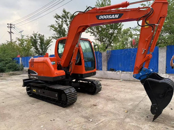 Excavadora de cadenas Doosan DX 75: foto 4