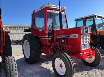 Tractor INTERNATIONAL