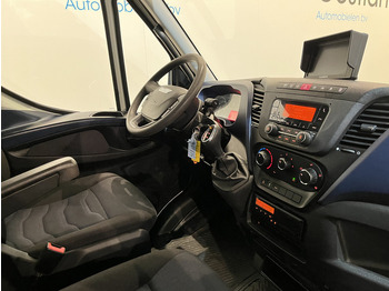 Foto del interior 1: Furgoneta caja abierta Iveco 65C18 3.0 Automaat Open Laadbak / Mobiele Werkplaats / Bott Inrichting / Euro 6 / Airco / Cruise Control / Trekhaak / Camera / 3-Zits / 55.400 KM !! C-Rijbewijs !!
