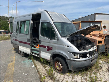 Minibús IVECO Daily