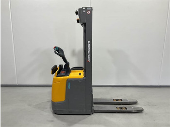 Apilador JUNGHEINRICH