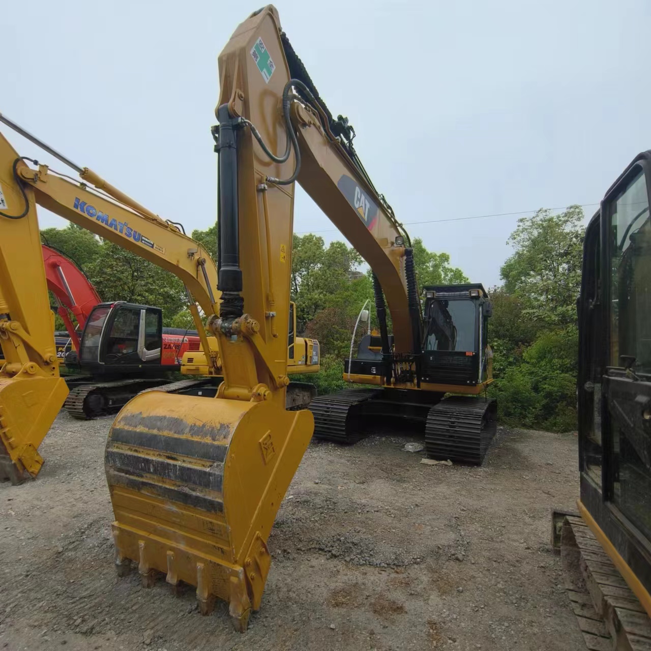 Excavadora de cadenas CATERPILLAR 320D2: foto 2