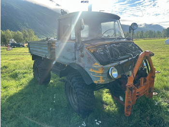 Camión caja abierta UNIMOG