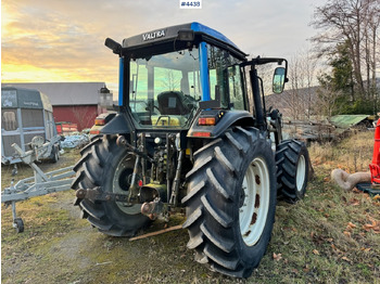 Tractor 2005 Valtra A75-4 4x4 w/ Front loader and bucket. 3250 hours!: foto 4
