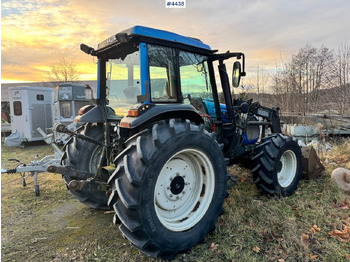 Tractor 2005 Valtra A75-4 4x4 w/ Front loader and bucket. 3250 hours!: foto 3