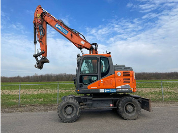 Excavadora de ruedas DOOSAN DX165W