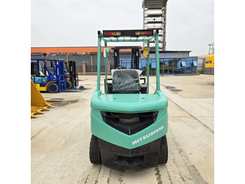 Carretilla elevadora diésel Mitsubishi FD30: foto 3 Carretilla elevadora diésel Mitsubishi FD30: foto 3