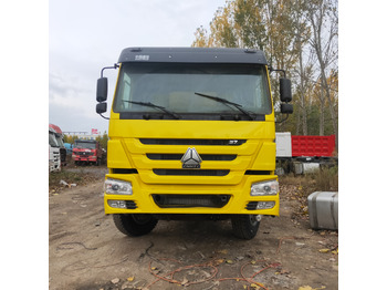 Camión volquete SINOTRUK HOWO