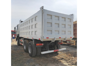 Camión volquete SINOTRUK HOWO: foto 2