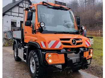 Camión caja abierta UNIMOG