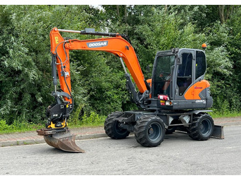 Excavadora de ruedas DOOSAN DX57W