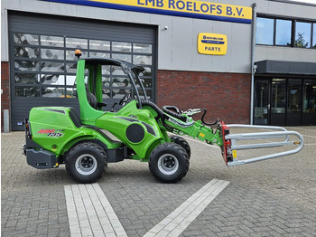 Minicargadora de cadenas Avant Mini-shovel 735i Rental met Kemp balenklem: foto 3