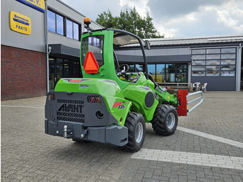 Minicargadora de cadenas Avant Mini-shovel 735i Rental met Kemp balenklem: foto 5